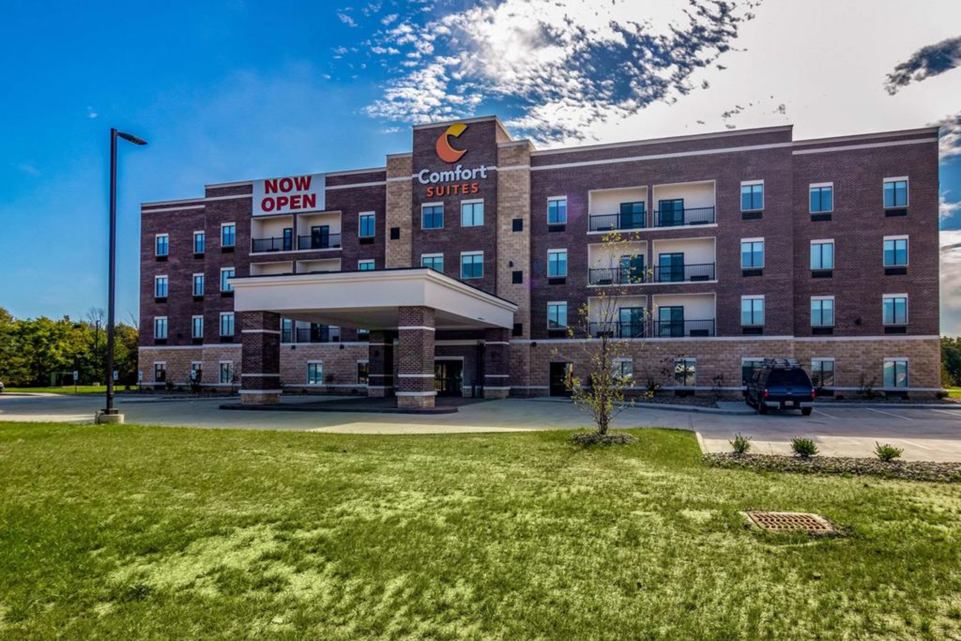 Comfort Suites Brunswick - Cleveland Southwest Exterior foto